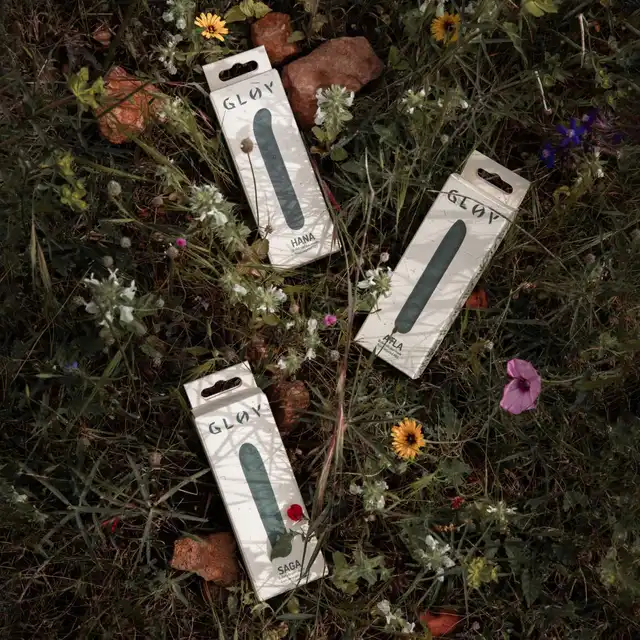 Glov - Atla Bullet Vibrator. Ekologiczny mini wibrator wykonany z recyklingowanego ABSu. Zwężająca końcówka do punktowej stymulacji. Idealny kolor dla każdej eko kobiety.