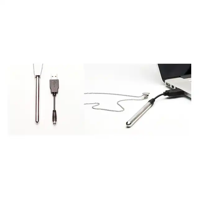 Crave - Vesper Vibrator Necklace Silver. Elegancki i dyskretny wibrator w formie naszyjnika. Wykonany ze stali nierdzewnej. Luksusowy naszyjnik z wibratorem o podłużnym kształcie