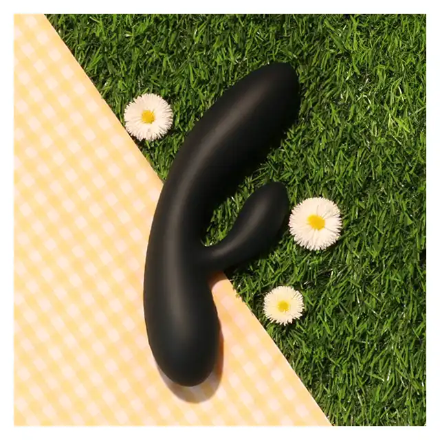 FeelzToys - Lea Black Glitter - luksusowy wibrator. Perfekcyjna stymulacja dzięki dwóm niezależnie sterowanym silnikom 