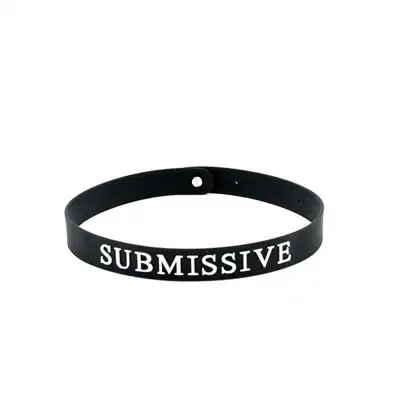 O-Products - Silicone Collar Submissive - silikonowa obrozą z białym napisem submissive. Regulowana szerokość