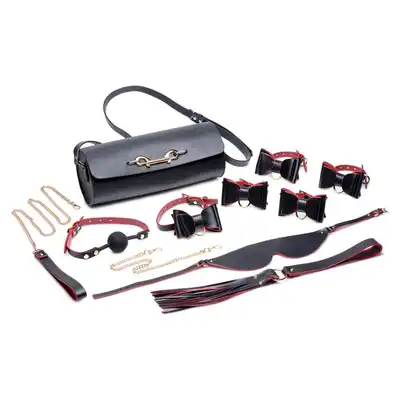 Master Series - Bow Luxury BDSM Set With Travel Bag. Luksusowy zestaw do BDSM zapakowany w elegancką torbę do przechowywania i podróży. Zestaw z kokardkami