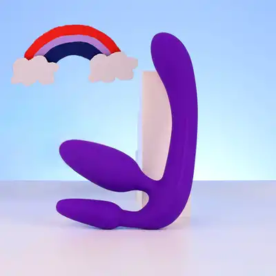 You2Toys - Strapless Strap-On. Genialne penetrujące trio. Strap-on umożliwia penetrację obu partnerów jednocześnie. Dwie wtyczki dla aktywa i dildo dla pasywa
