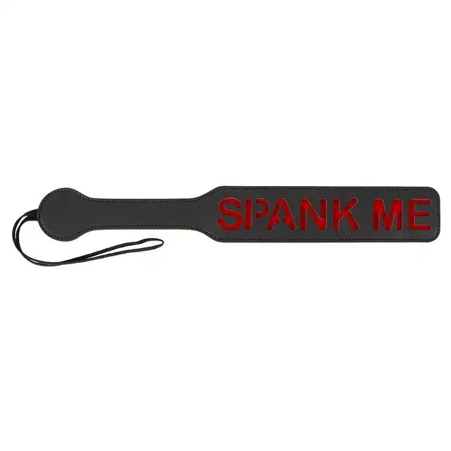Bad Kitty - Spank Me Paddle - czarna packa z czerwonym napisem. Zostaw ślad na skórze 