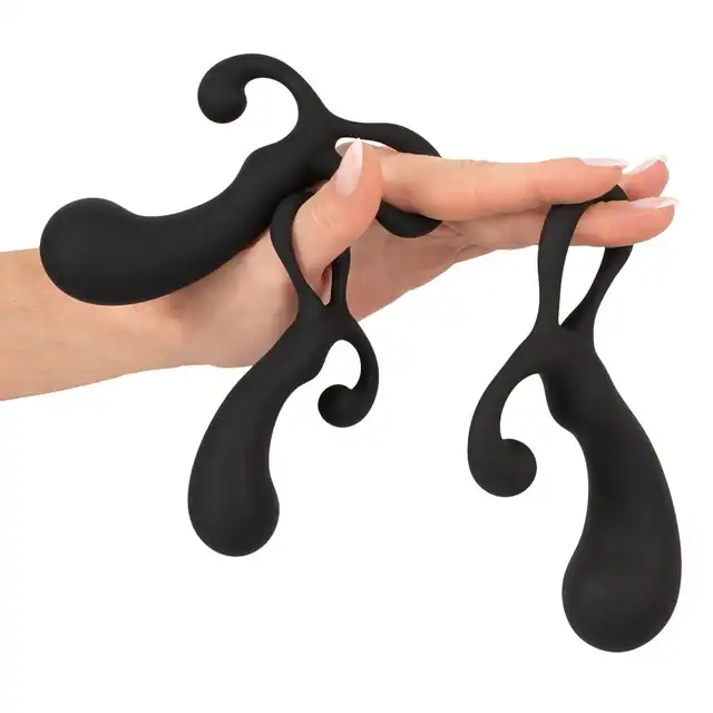 Rebel - 3 Piece Prostate Plug Set. Zestaw trzech czarnych wtyczek analnych, o kształcie idealnie stymulującym prostatę