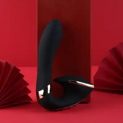 Shunga - SOYO - Intimate massager black - elegancki wibrator punktu G oraz stymulator łechtaczki i warg sromowych w jednym! 
