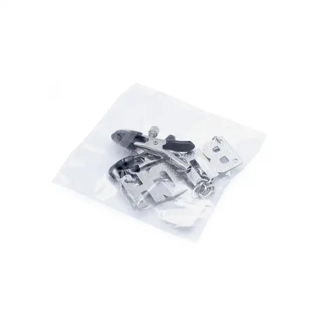 Oproducts - Nipple Clamps Bitch. Stalowe  regulowane klamerki na sutki z masywnym napisem Bitch i łańcuszkiem