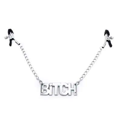 Oproducts - Nipple Clamps Bitch. Stalowe  regulowane klamerki na sutki z masywnym napisem Bitch i łańcuszkiem