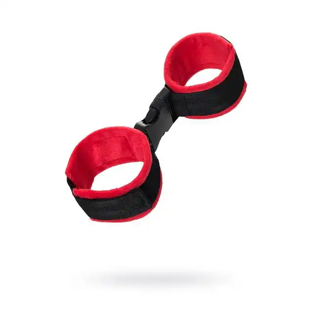 Toyfa - Anonymo Anklecuffs Velour Red. Kajdanki na kostki w tradycyjnym wydaniu. Krwista czerwień w połączeniu z welurowym środkiem to przepis na sukces