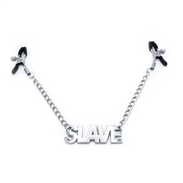 Oproducts - Nipple Clamps Slave. Klamerki na sutki z łańcuszkiem i stalowym napisem `Slave`