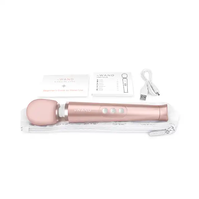 Le Wand - Petite Massager Rose Gold. Magiczna różdżka w eleganckim odcieniu różowego złota. 10 prędkości, 6 trybów wibracji. 