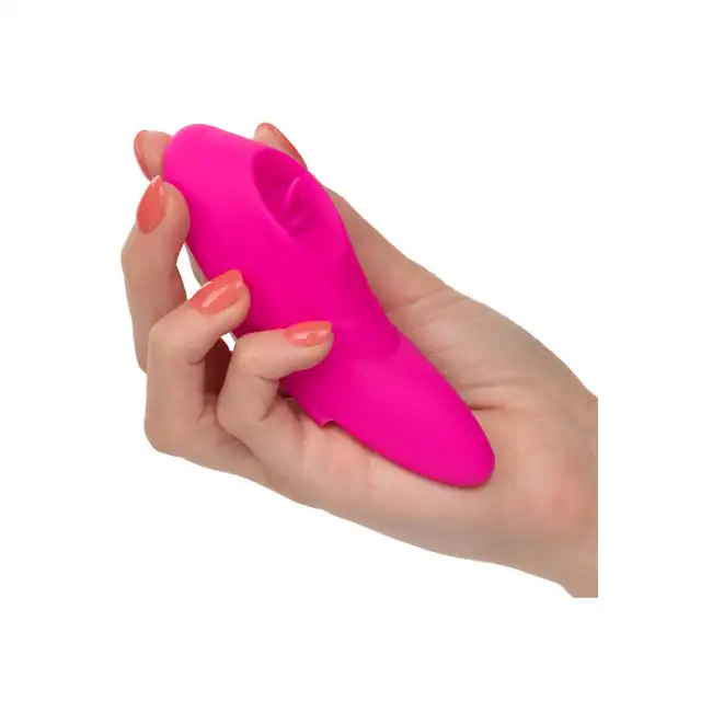 Calexotics - Remote Flicker Panty Teaser Pink - wibrator do majtek ze zdalnie sterowanym pilotem. Wyposażony w przyjemny język
