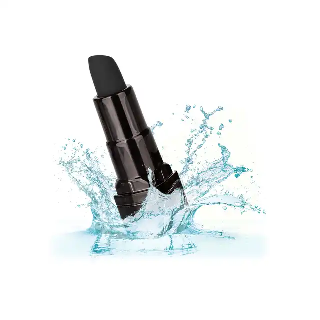 Calexotics - Naughty Bitch Lipstick Vibrator. Wibrator punktowy w formie dyskretnej, czarnej szminki. 10 potężnych funkcji wibracji ukryte w 10cm mini wibratorku. Idealny dla odważnych kobiet