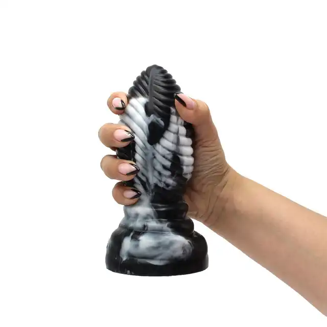 Kiotos Monstar - Beast 5. Unikalne dildo z przyssawką w kształcie jaja fantastycznej bestii. 6,5 cm średnicy i 16,5 cm długości 