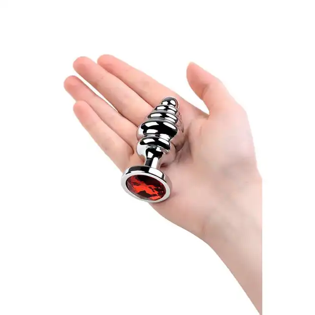 Toyfa - Silver Anal Plug. Wysokiej jakości metalowy korek analny z eleganckim kryształkiem w kolorze czerwieni w podstawie. Wyjątkowy stymulujący kształt