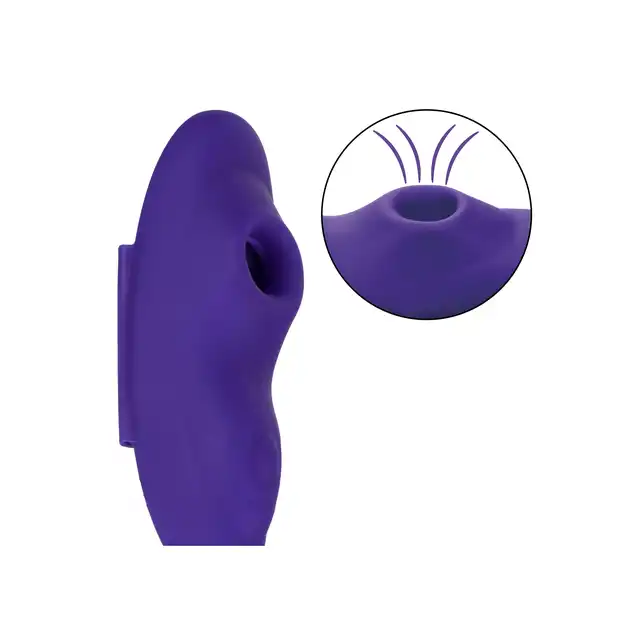 Calexotics - Remote Suction Panty Teaser Purple - wibrator do majtek ze zdalnie sterowanym pilotem. Wyposażony w przyjemne ssanie
