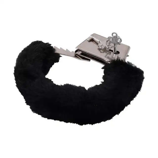 Bestseller - Soft Black Handcuffs. Metalowe kajdanki w zestawie z kluczykiem. Wyłożone miękkim czarnym futerkiem