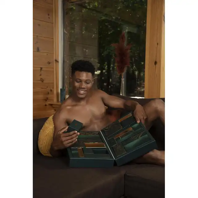  LoveBoxxx - Naughty and Nice 2022. Erotyczny kalendarz adwentowy . 24 podniecające zabawki w tym jedna  na aplikację marki Svakom!