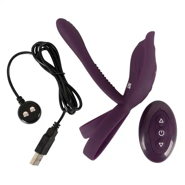 Couples Choice - RC Couples Vibrator 2. Niesamowity wibrator dla Par. Stymuluje łechtaczkę, punkt G, penisa oraz jądra. Nowe doznania podczas penetracji. 