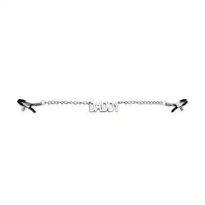 Oproducts - Nipple Clamps Daddy . Stalowe klamerki na sutki z masywnym napisem `Daddy`. Pikantny dodatek do zabaw 