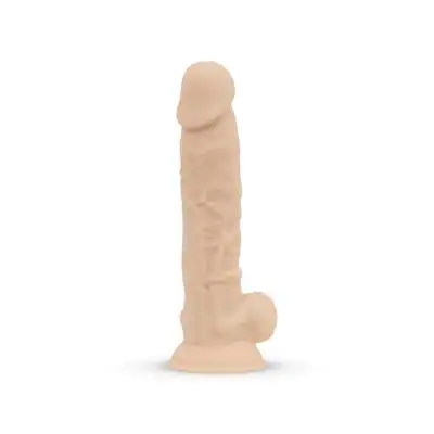 Real Fantasy - Percy. Realistyczne dildo z jądrami i przyssawką. Hipoalergiczny silikon i liczne teksturowania. 17,5 cm długości, 3,5 cm średnicy