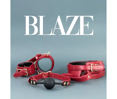 Blaze — luksusowe akcesoria BDSM z ekoskóry. Eleganckie złoto i zmysłowo głęboka czerwień.