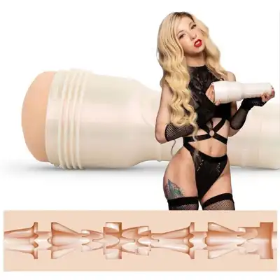 Fleshlight - Kenzie Reeves. Realistyczny masturbator z odlewem gwiazdy porno. Numer 1 na świecie!
