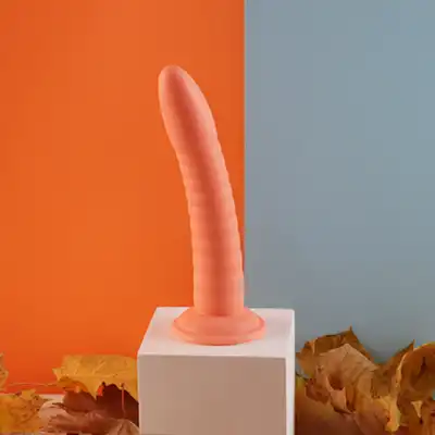 Dillio - Slim Seven 7 Inch. Prążkowane dildo z silikonu utwardzanego platyną. Mocna przyssawka. 19,7 cm długości