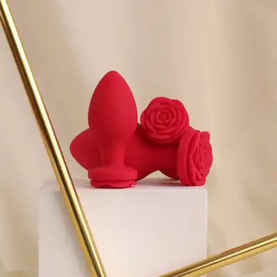 Rosegasm - Butt Bouquet Training Set. Zestaw treningowy korków analnych z motywem róży. Uroczy bukiet pełen niespodzianek