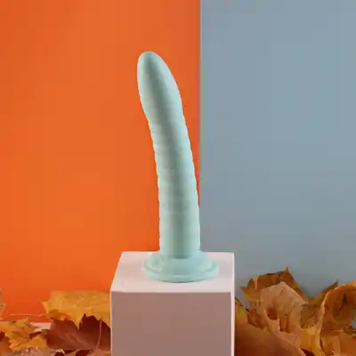 Dillio - Slim Seven 7 Inch. Miętowe dildo o żebrowanej strukturze i mocnej przyssawce. Silikon premium utwardzany platyną. 19,7 cm długości