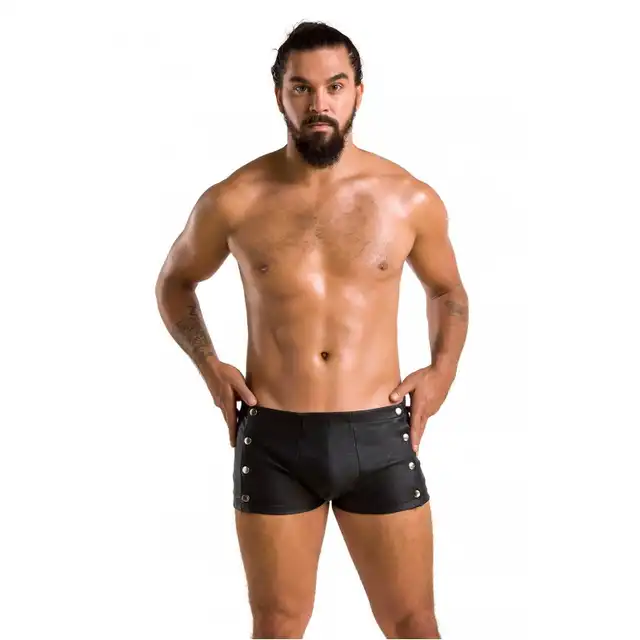 Passion - 048 Short David L/XL - męskie, skóropodobne bokserki z ozdobnymi guzikami 