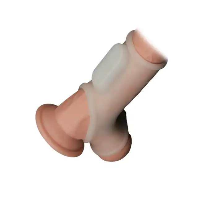 LoveToy - Silk Knights Vibrating Sleeve. Unikalna, elastyczna nakładka na penisa i jądra. Stymulujące wibracje. Do 45 % większego obwodu penisa