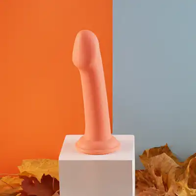Dillio - Big Hero 6 Inch. Pomarańczowe dildo z silikonu premium utwardzanego platyną. Idealne do uprzęży strap-on. 17,2 cm długości