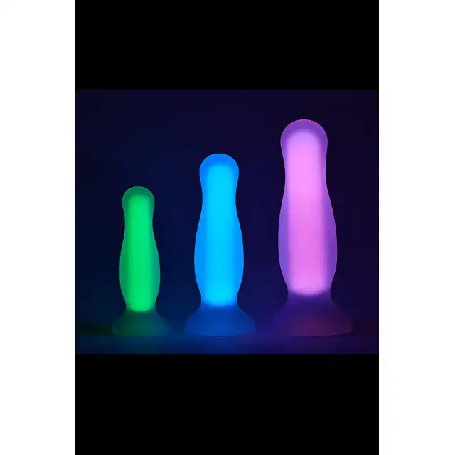 Radiant - Soft Silicone Glow In The Dark Plug S Green. Mały korek analny świecący w ciemnościach. 11 cm długości, 2,8 cm średnicy
