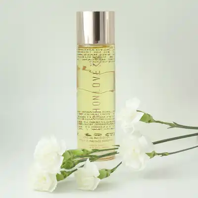 High On Love - Sensual Massage Oil Tropical Sunset 125 ml. Niesamowity olejek do ciała o tropikalnym zapachu z wyciągiem z nasion konopii. Magiczne odprężenie. 