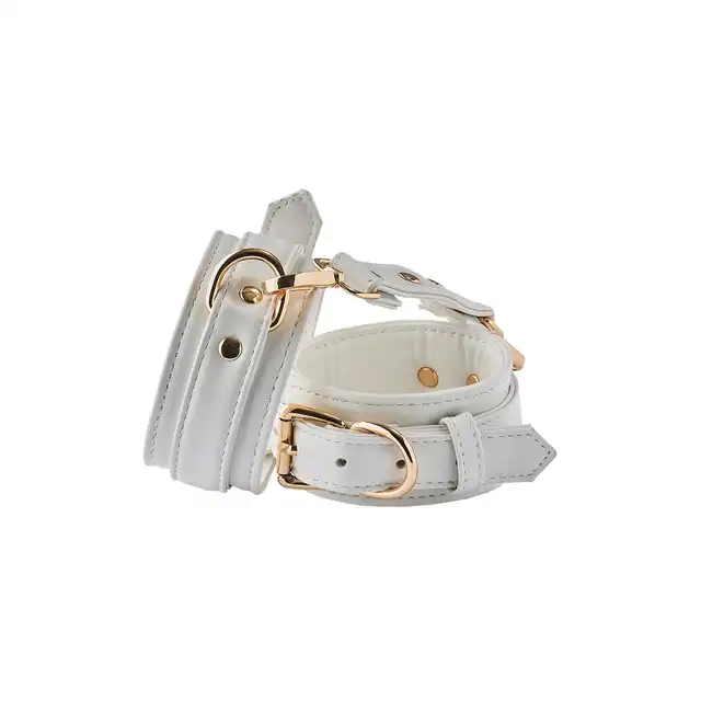 Blaze - Elite Anklecuffs White. Stylowe białe kajdanki na kostki ze złotymi elementami i łańcuchem o 12 cm długości 
