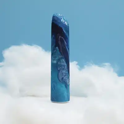 Limited Addiction - Mesmerize Azure. Prosty wibrator w odcieniach błękitu. Wyjątkowa technologia wibracji Rumble Tech