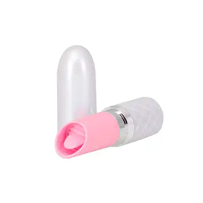 Pillow Talk - Lusty Pink. Super dyskretny wibrator łechtaczkowy ze stymulującym języczkiem. Forma incognito w formie szminki 