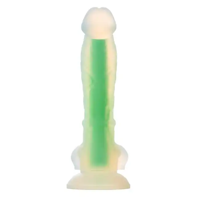 Radiant - Soft Silicone Glow In The Dark Dildo Small Green 17,5 cm. Silikonowe dildo w kształcie penisa z mocną przyssawką. Świeci w ciemnościach. 