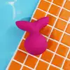 Satisfyer - Viva La Vulva 3 Violet. Świetny wibrujący stymulator łechtaczki typu lay-on z uchwytem w kształcie rybiego ogonka. Stymulacja łechtaczki i warg sromowych