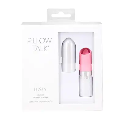 Pillow Talk - Lusty Pink. Super dyskretny wibrator łechtaczkowy ze stymulującym języczkiem. Forma incognito w formie szminki 
