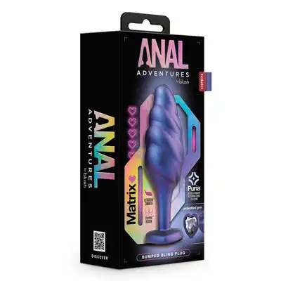 Anal Adventures - Matrix Swirling Bling Plug. Analna wtyczka ze stymulacyjnymi wybrzuszeniami na powierzchni. Szafirowy odcień z błyszczący klejnotem w podstawie