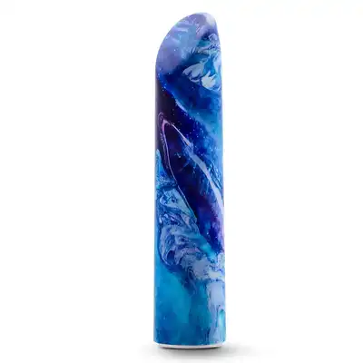 Limited Addiction - Mesmerize Azure. Prosty wibrator w odcieniach błękitu. Wyjątkowa technologia wibracji Rumble Tech