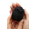 Fifty Shades of Grey - Suction Rose Black. Czarna różyczka do łechtaczki, stymulacja ciśnieniowa w trybie incognito