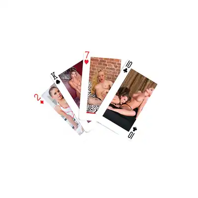 Private - Playing Cards. Talia kart o nietuzinkowych i zmysłowych grafikach z udziałem seksownych aktorek Private. Idealne na imprezy