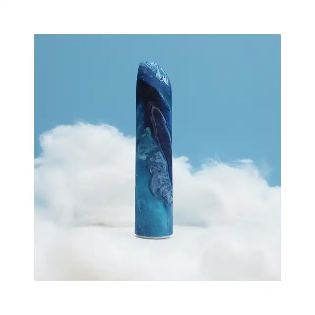Limited Addiction - Mesmerize Azure. Prosty wibrator w odcieniach błękitu. Wyjątkowa technologia wibracji Rumble Tech