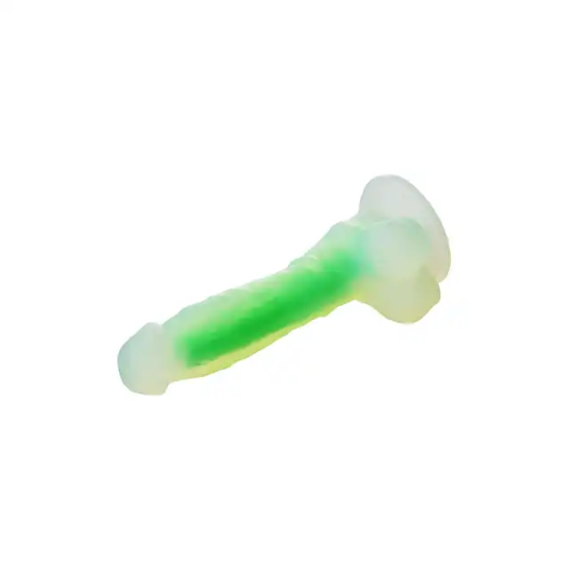 Radiant - Soft Silicone Glow In The Dark Dildo Small Green 17,5 cm. Silikonowe dildo w kształcie penisa z mocną przyssawką. Świeci w ciemnościach. 