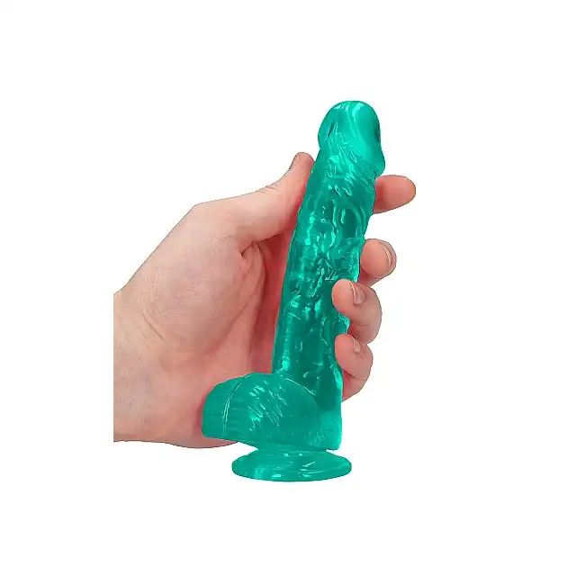 RealRock - Crystal Clear With Balls Turquoise 6". Realistyczne dildo z jądrami, przezroczysty materiał o trukusowym zabarwieniu