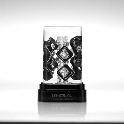 Tenga - Crysta Stroker Block. Przezroczysty masturbator z czarnymi strukturami stymulacyjnymi, super rozciągliwy i intensywnie stymulujący