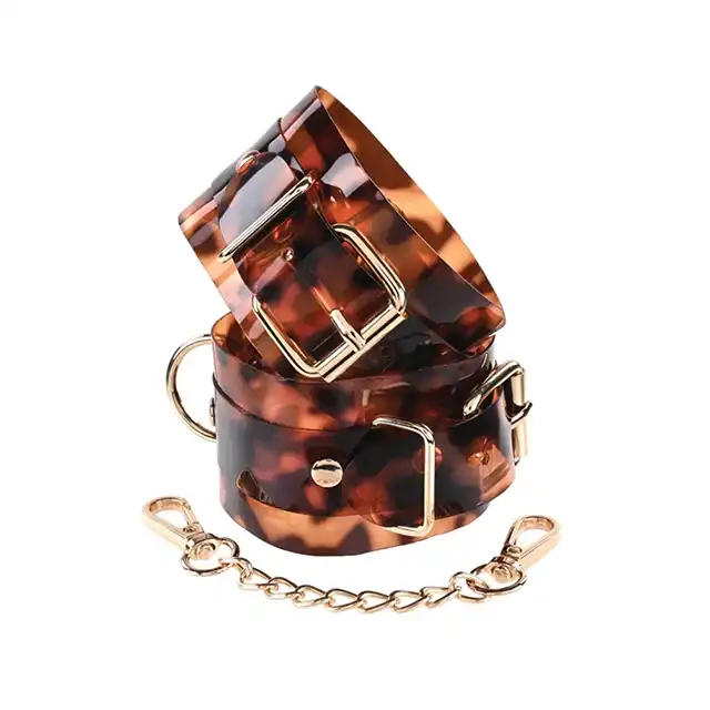 Sportsheets - Amber Hand Cuffs. Bursztynowe kajdanki do seksownego i komfortowego zniewalania. Wykwintny dodatek do sesji niewolniczej
