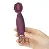 Pillow Talk - Secrets Playful. Niewielki wibrator łechtaczkowy ze stymulującymi wypustkami na główce. Wiele wrażeń stymulacyjnych w jednym momencie